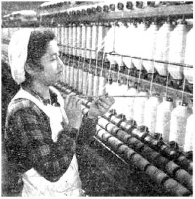 50年代北京的纺织厂 那些纺织女工 年轻而又能干